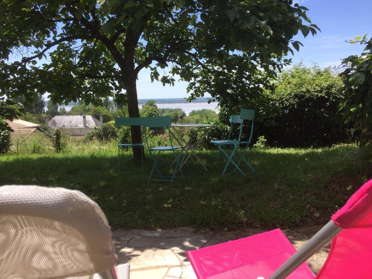 Avec Vue Panoramique Sur L'estuaire De La Gironde Appartement Plassac (Gironde)